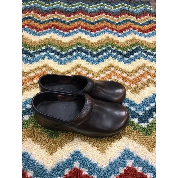 Brown Womans Santita Clogs 6.5 or 37